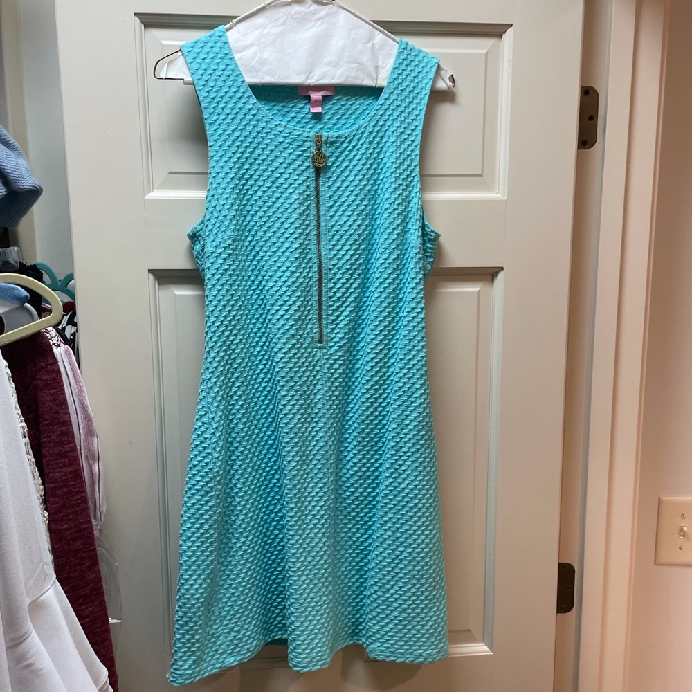 Stunning color lilly pulitzer!